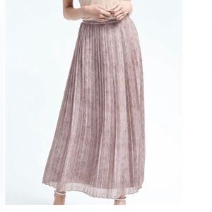Banana Republic maxi pleated chiffon animal print skirt gray/taupe size 4.